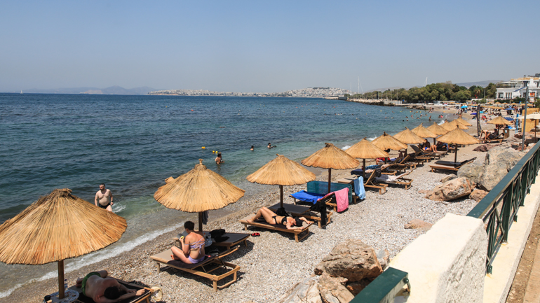 «Έβρασε» και η θάλασσα από τον καύσωνα – Ξεπέρασε τους 30 βαθμούς η θερμοκρασία του νερού στο Ιόνιο